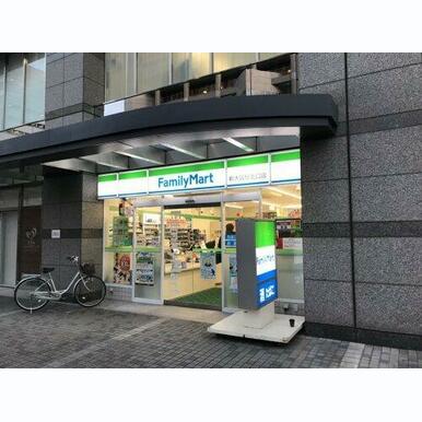 ファミリーマート新大阪駅北口店 距離:604m