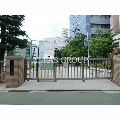 文京区立本郷台中学校 距離:1,213m