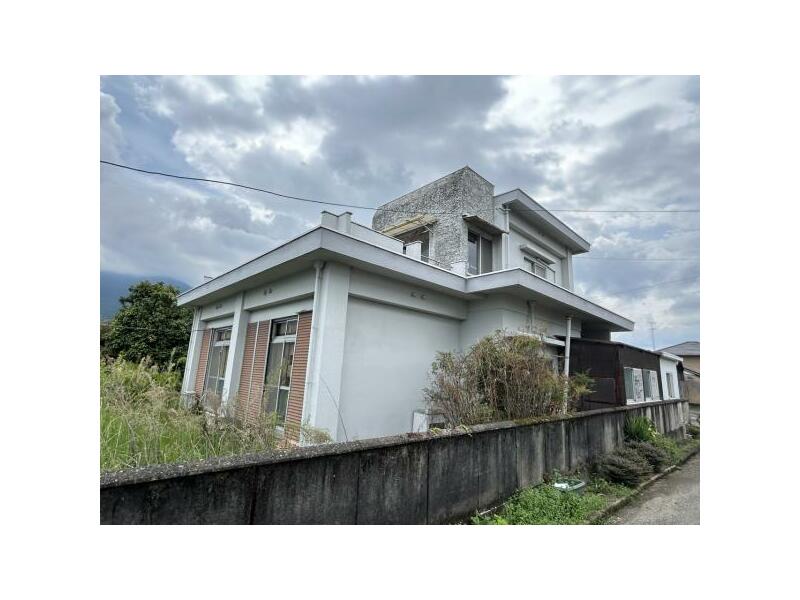 Shikokuchuo-shi, Doi-cho Fujiwara (Akahoshi Sta.) 2F 6DK

4,500,000 yen