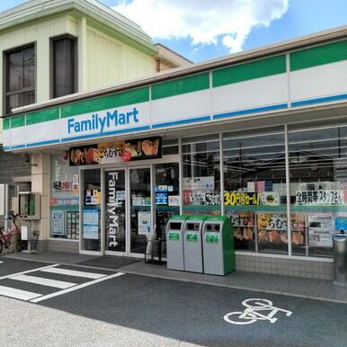 ファミリーマート皆実町六丁目店 距離：217m