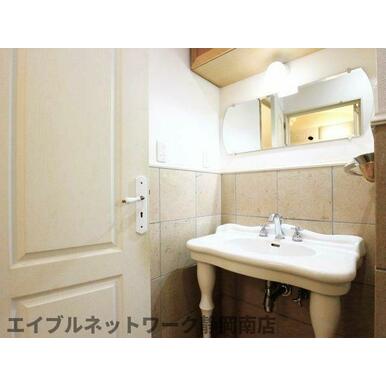 明るい洗面所です