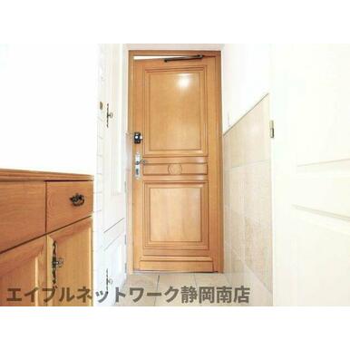 毎日通る玄関はこちらです