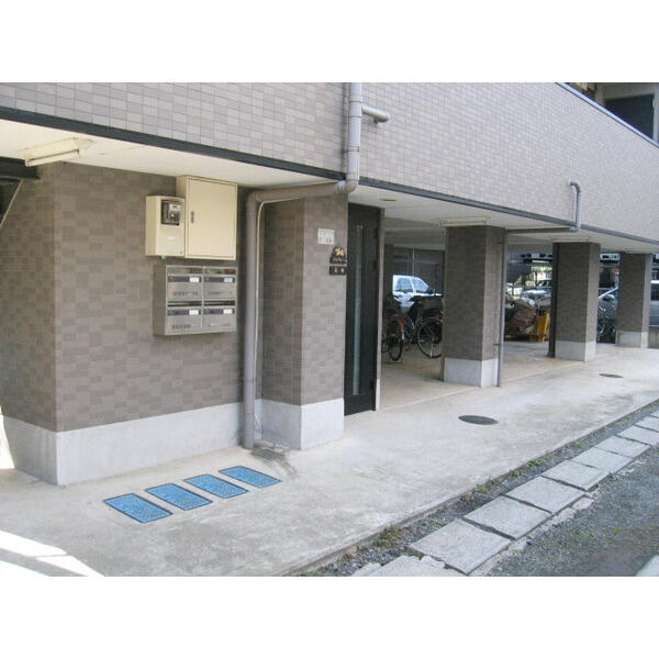 アットホーム リリ ラヴィーン ２０３ １ｋ 提供元 ピタットハウス新丸子店 株 ニノン 川崎市中原区の賃貸マンション