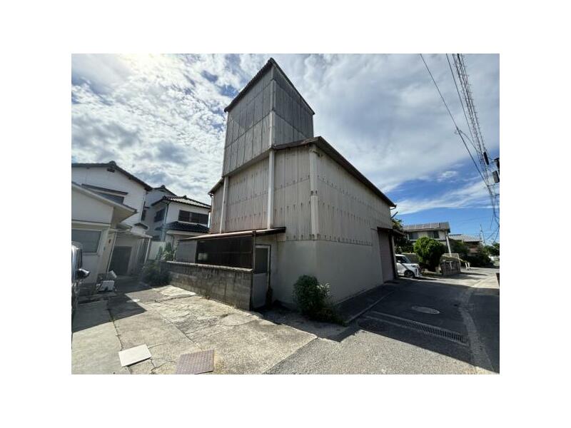 Niihama-shi, Niihama Shinonome-cho 2-chome (Niihama Station) One-story building, studio

3.8 million yen
