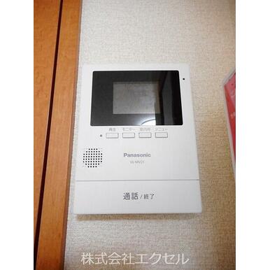 来訪者の姿が確認できます。