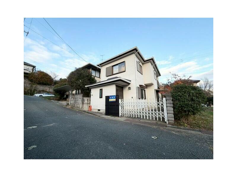 Kameoka City, Higashi Betsuin Town, Kamakuramitate (Ibaraki Station) 2-story building 4LDK