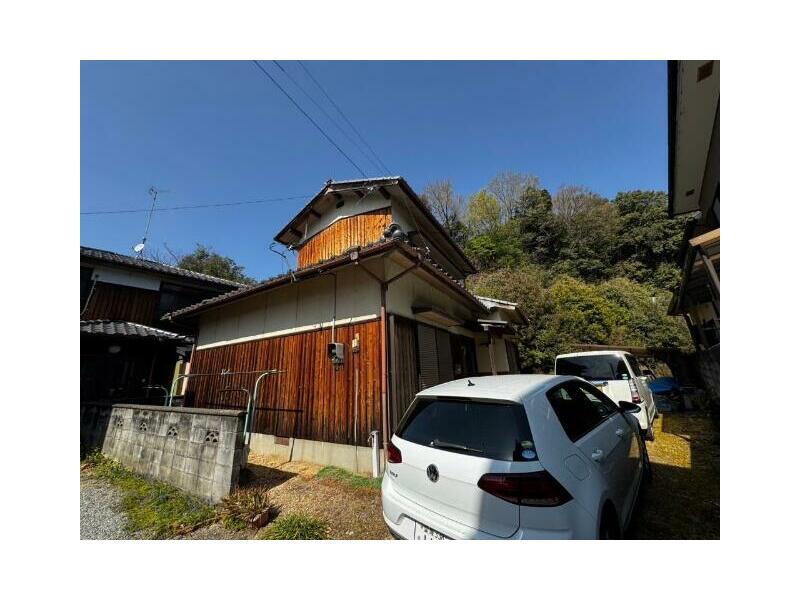 Shikokuchuo-shi, Kanada-cho Kanekawa (Kawanoe Sta.) 2F 4LDK

3,950,000 yen