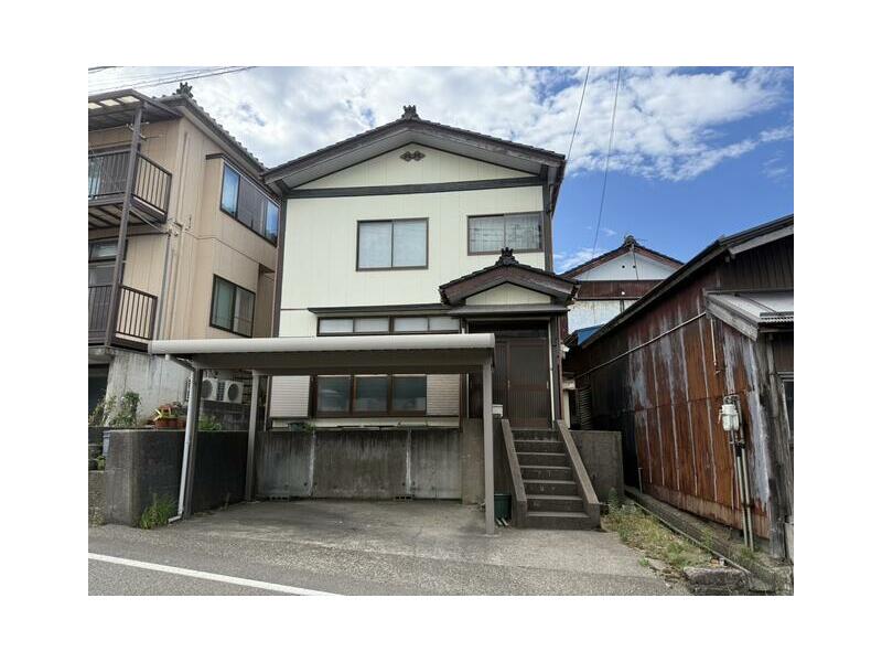 23 minutes walk from JR Joetsu Line "Ojiya" Station