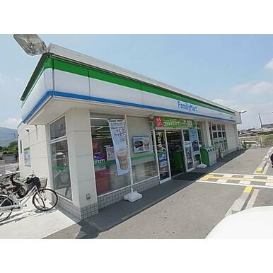 ファミリーマート 青翔高校前店 距離：3,228m
