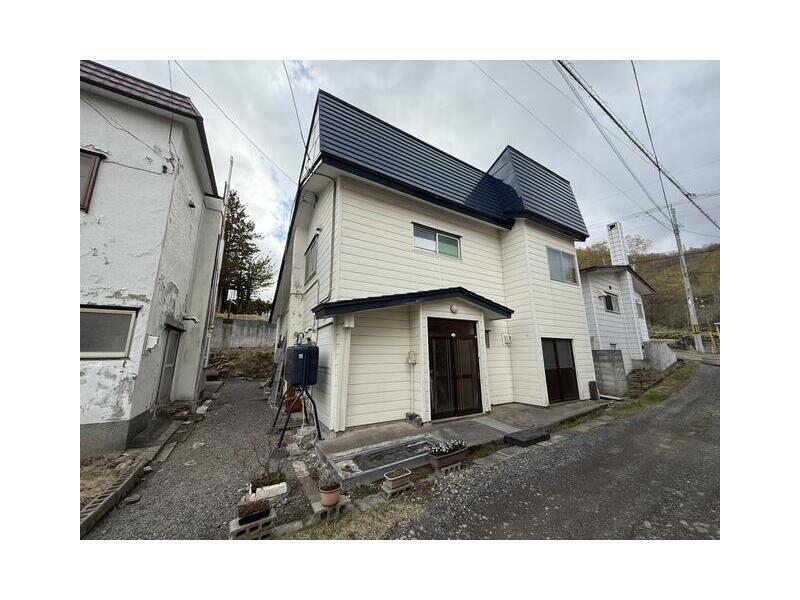 Otaru City, Tenjin 1-chome (Otaru Chikko Station) 2-story building, 6LDK
