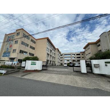 豊中市立第十二中学校 距離：410m