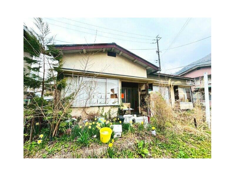 Shiobara, Nasushiobara city （Kamimiyori Shiobara Onsenkuchi station） Single-story building 4K

Single-story building 4K