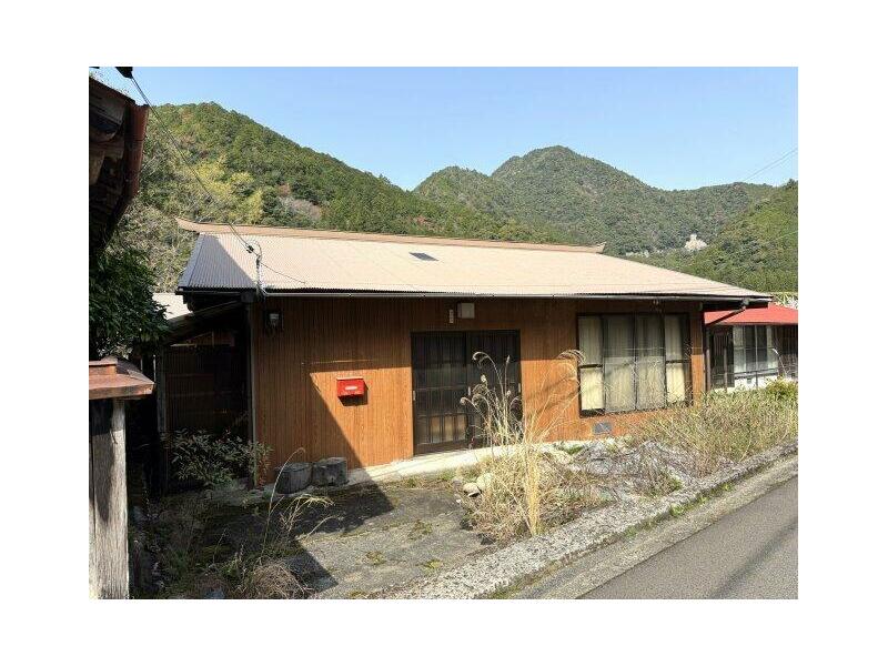 Shimokitayama-mura, Yoshino-gun Oaza-Kamiikehara （Shinka station） Single-story house 7K

2,000,000 yen