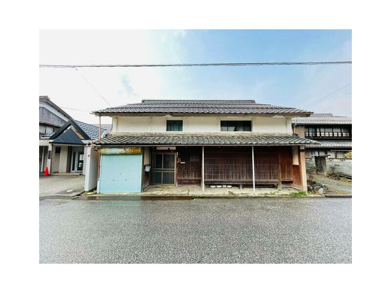 Toriihonmachi, Hikone-shi, Hikone (Toriihon station) 2F 9DK

2.5 million yen