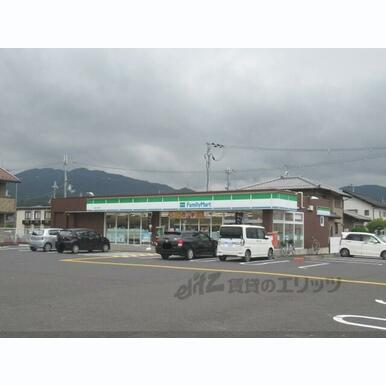 ファミリーマート 貴生川駅前店 距離:850m