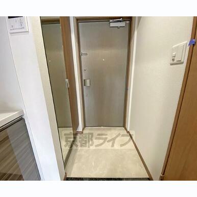 靴収納付きの玄関です