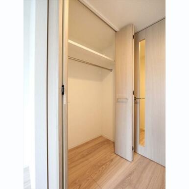 クローゼット(収納充実してます)