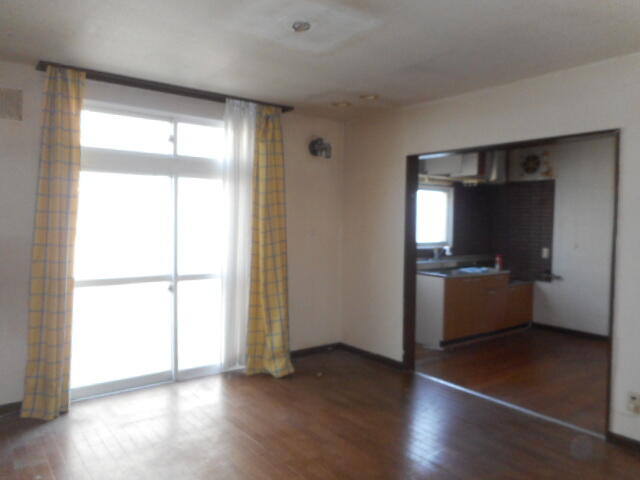 岩見沢市 西川町 2階建 3LDK 4