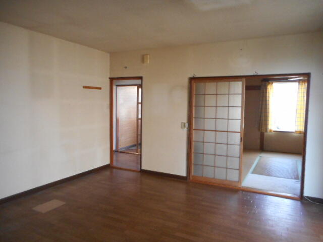 岩見沢市 西川町 2階建 3LDK 5