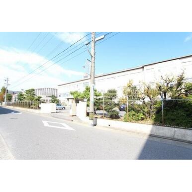 愛知県立松蔭高校 距離：641m