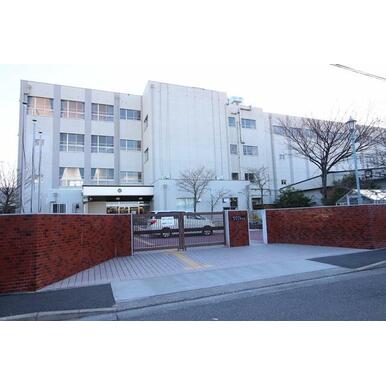 名古屋市立はとり中学校 距離：452m