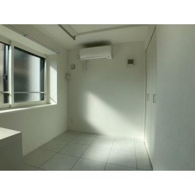 明るいお部屋で気持ちよく過ごせそうですね。