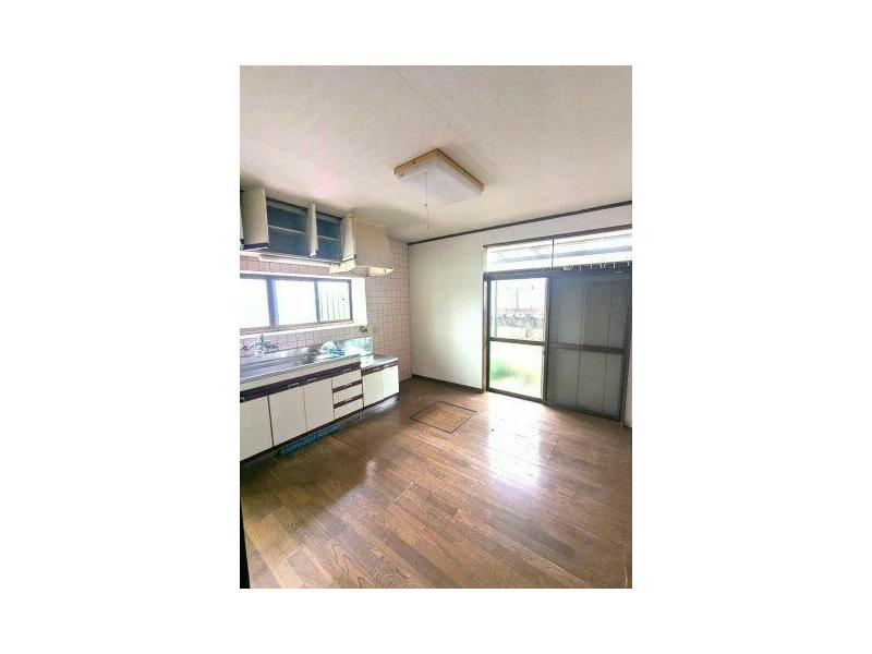 2-story 4DK in Orio 2-chome, Yahatanishi Ward, Kitakyushu City (Orio Station) - 1.8 million yen