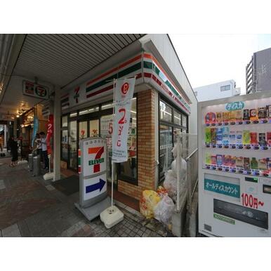 セブンイレブン　名古屋大須２丁目南店（コンビニ） 距離：320m
