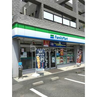 ファミリーマート大宮三橋中央通り店 距離：220m