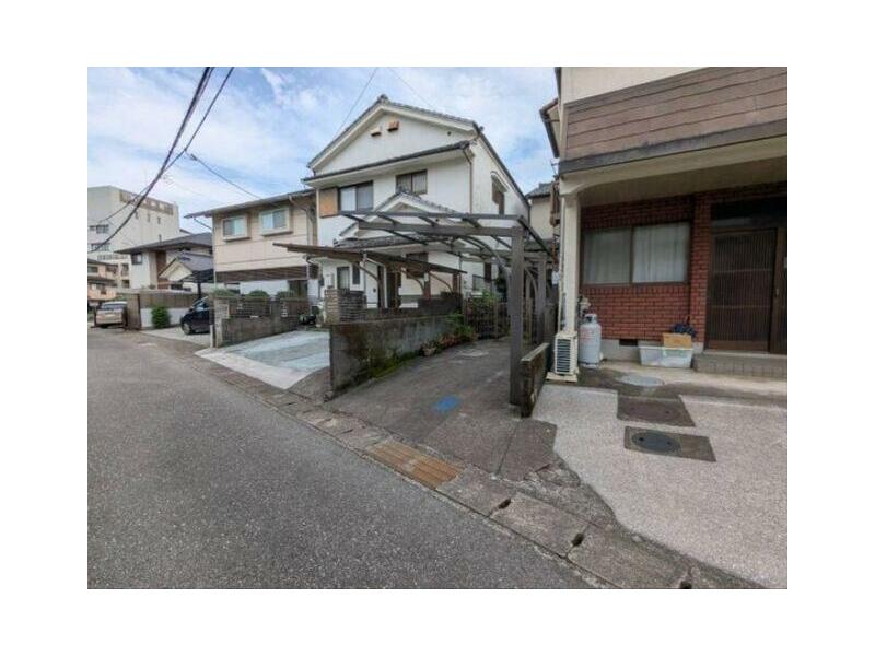 Kochi City Akaishicho (Asahimachi 1-chome Station) 2-story 3DK