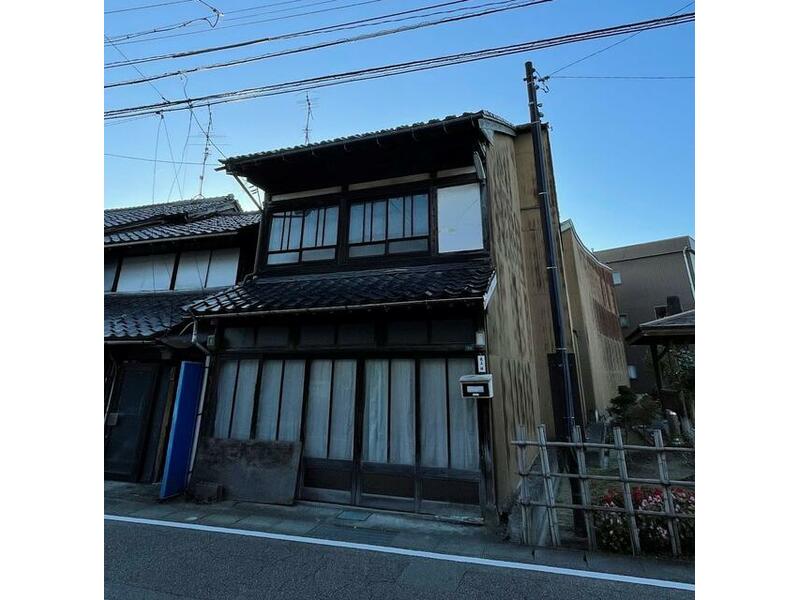 Tonami City Hirokami Town (Tonami Station) 2-story building 10DK