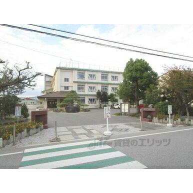 南郷里小学校 距離：1,600m