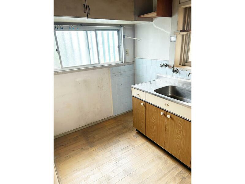 4 Kannan, Ikaruga-cho, Ikoma-gun (Shin-Oji Sta.) 2F 5LDK

1.5 million yen