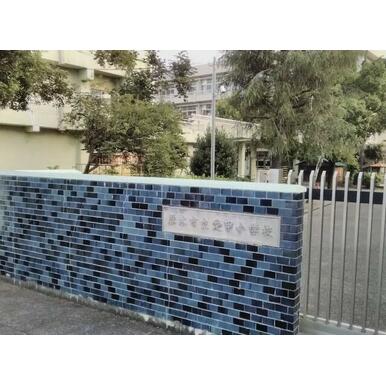 厚木市立愛甲小学校 距離：720m