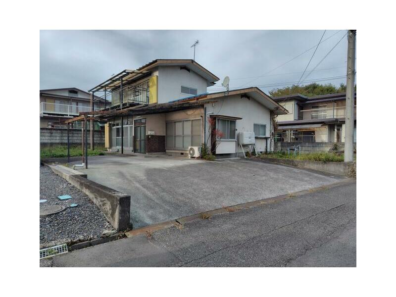 Moritomo, Nikko-shi (Shimo-Imaichi Sta.) 2F 6DK

3,860,000 yen