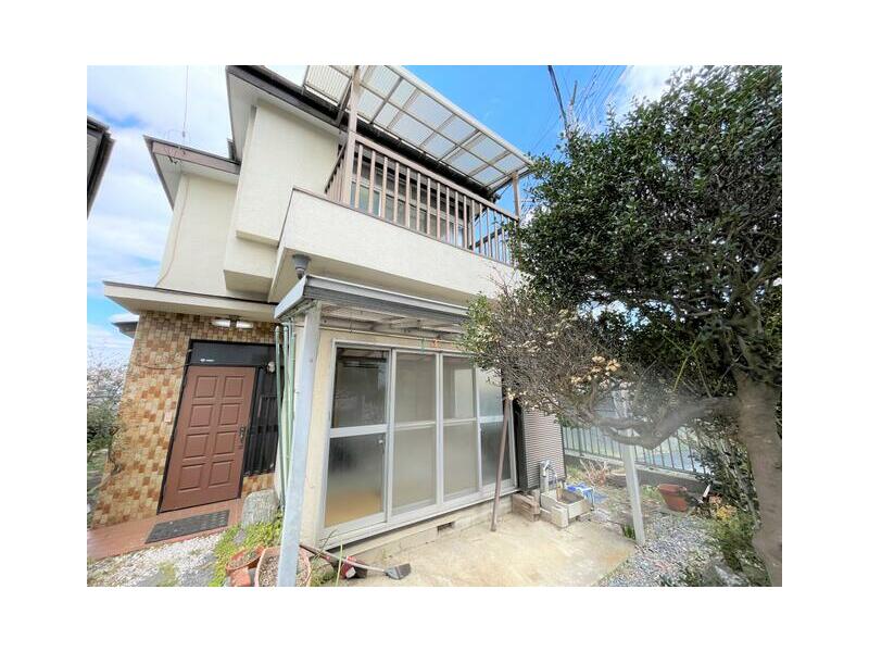 15 minutes by bus from JR Chuo Line "Hachioji" Station, 5 minutes on foot from Shimo-Inume