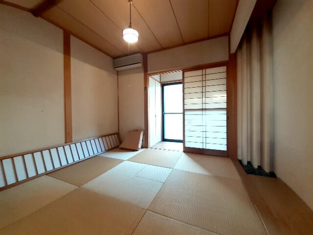 アットホーム 電動シャッターのガレージがある数奇家風２階建て ５ｌｄｋ 提供元 株 賃貸メイト エイブルネットワーク 四日市中央店 四日市市の賃貸 一戸建て