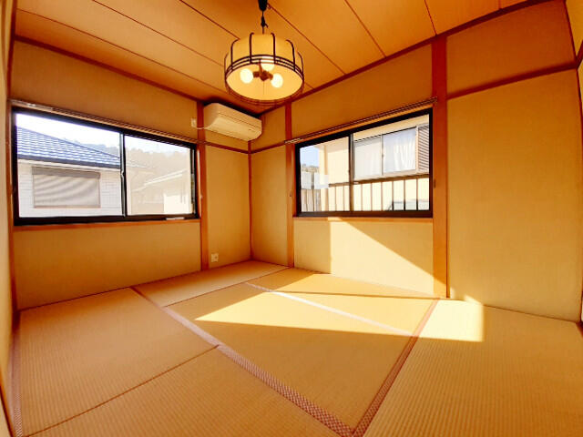 アットホーム 電動シャッターのガレージがある数奇家風２階建て ５ｌｄｋ 提供元 株 賃貸メイト エイブルネットワーク 四日市中央店 四日市市の賃貸 一戸建て