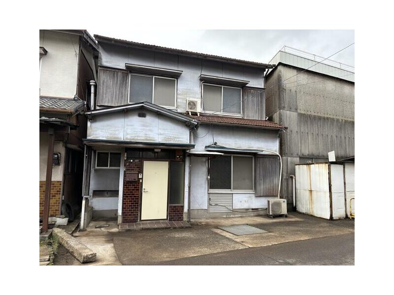 Takamatsu City, Kamimachi (Sanjō Station) 2-story building 6DK