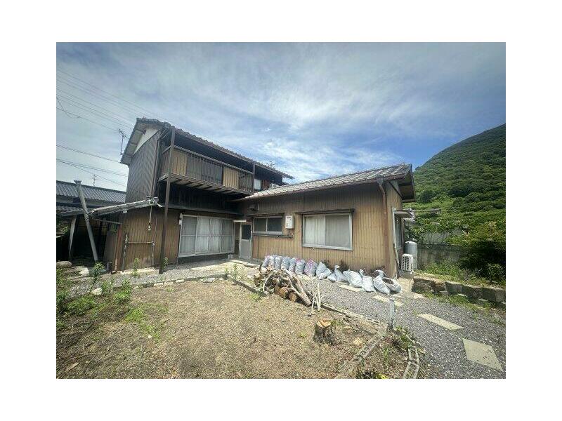 Sakaide-city, Ookoshi-cho Nosei (Sakaide Sta.) 2F 5K

2,000,000 yen