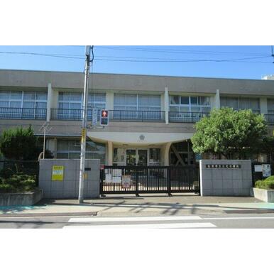 大阪市立依羅小学校 距離：235m