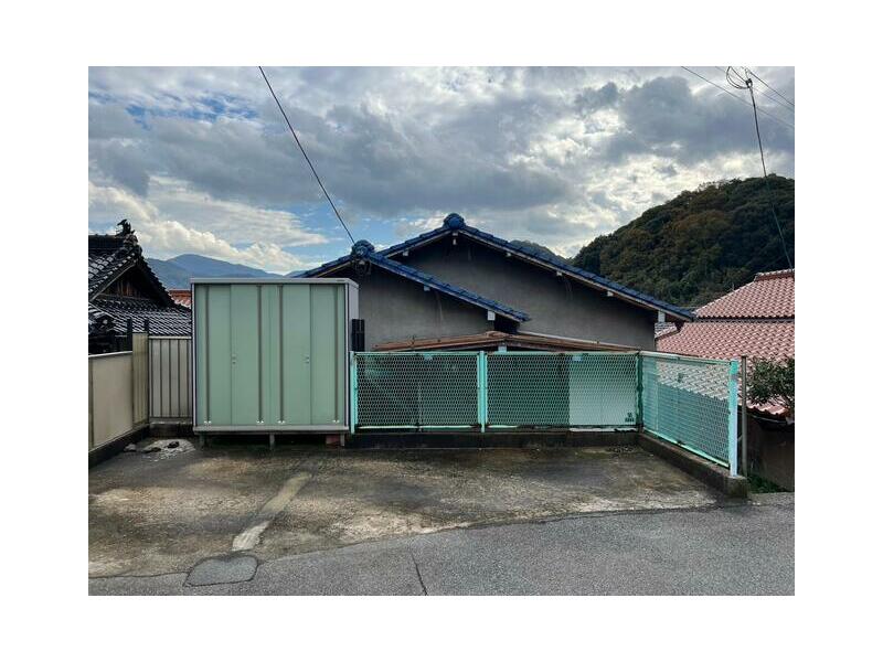 11 minutes on foot from JR Nippo Main Line "Ushima" Station