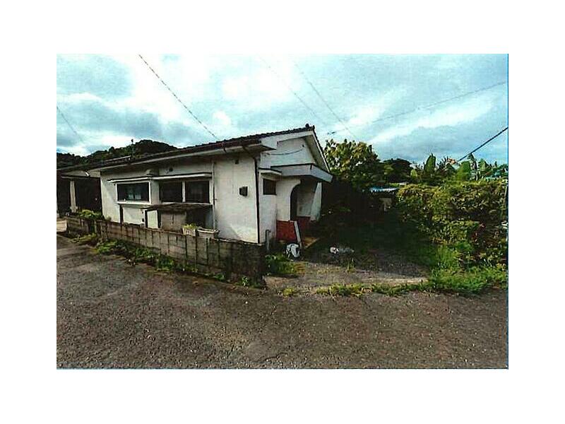 42 minutes on foot from Senganen Station on the JR Nippo Main Line