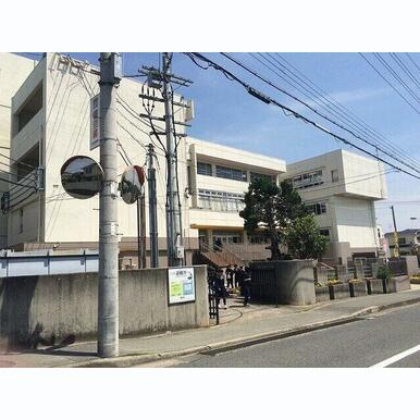 箕面市立第二中学校 距離:553m