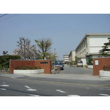 市立貴船小学校 距離：620m