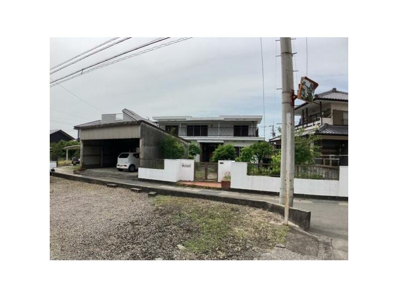 Niihama-shi Funaki (Niihama Station) 2F 6DK

4,500,000 yen