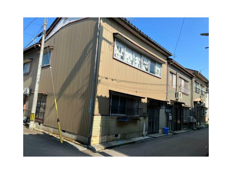 Takaoka City, Suehirocho (Suehirocho Station) 2-story building 2DK