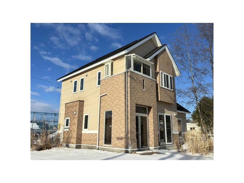 4 Komatsugaoka, Rokunohe-cho, Kamikita-gun (Misawa Sta.) 2F 3LDK

9.8 million yen