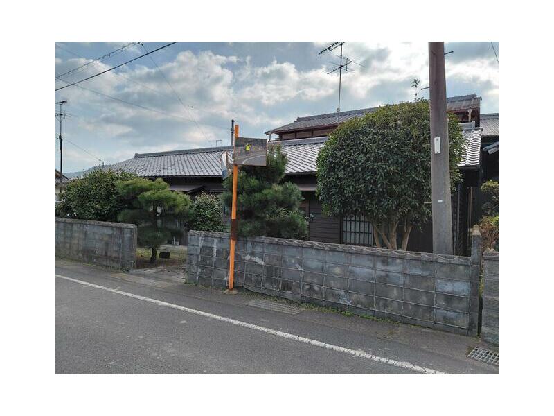 Saijo-city, Tambara-cho, Ishitsune (Iyokomatsu Sta.) 2F 8DK

2,050,000 yen