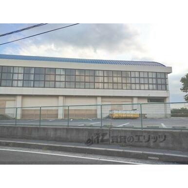 愛知川東小学校 距離：950m